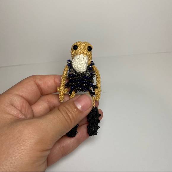 Microknitted Tiny Frog- Midnights - Picture 7 of 7